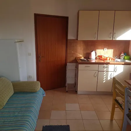 5769c דירה ביבינייה